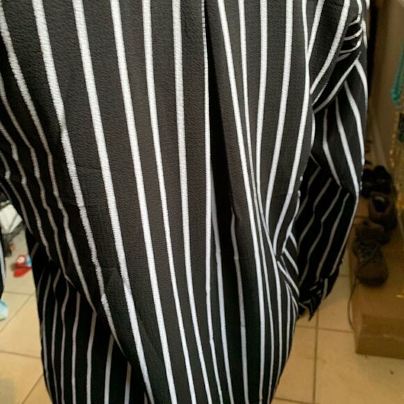 Black and off-white, long-sleeved blouse - Picture 2 of 5